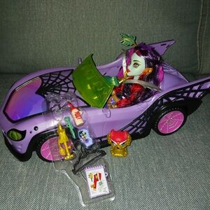 Monster High Jinafire Long Doll With Accessories and Car